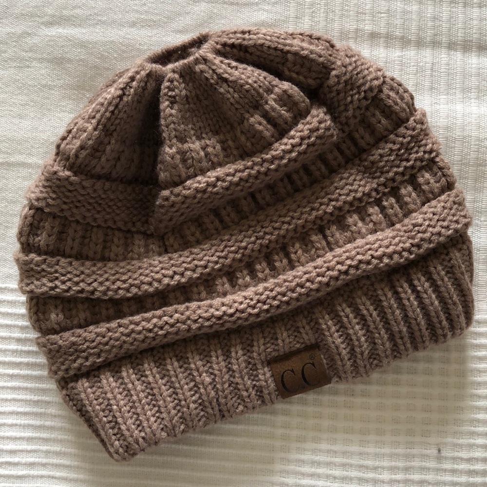 NWOT Ponytail beanie